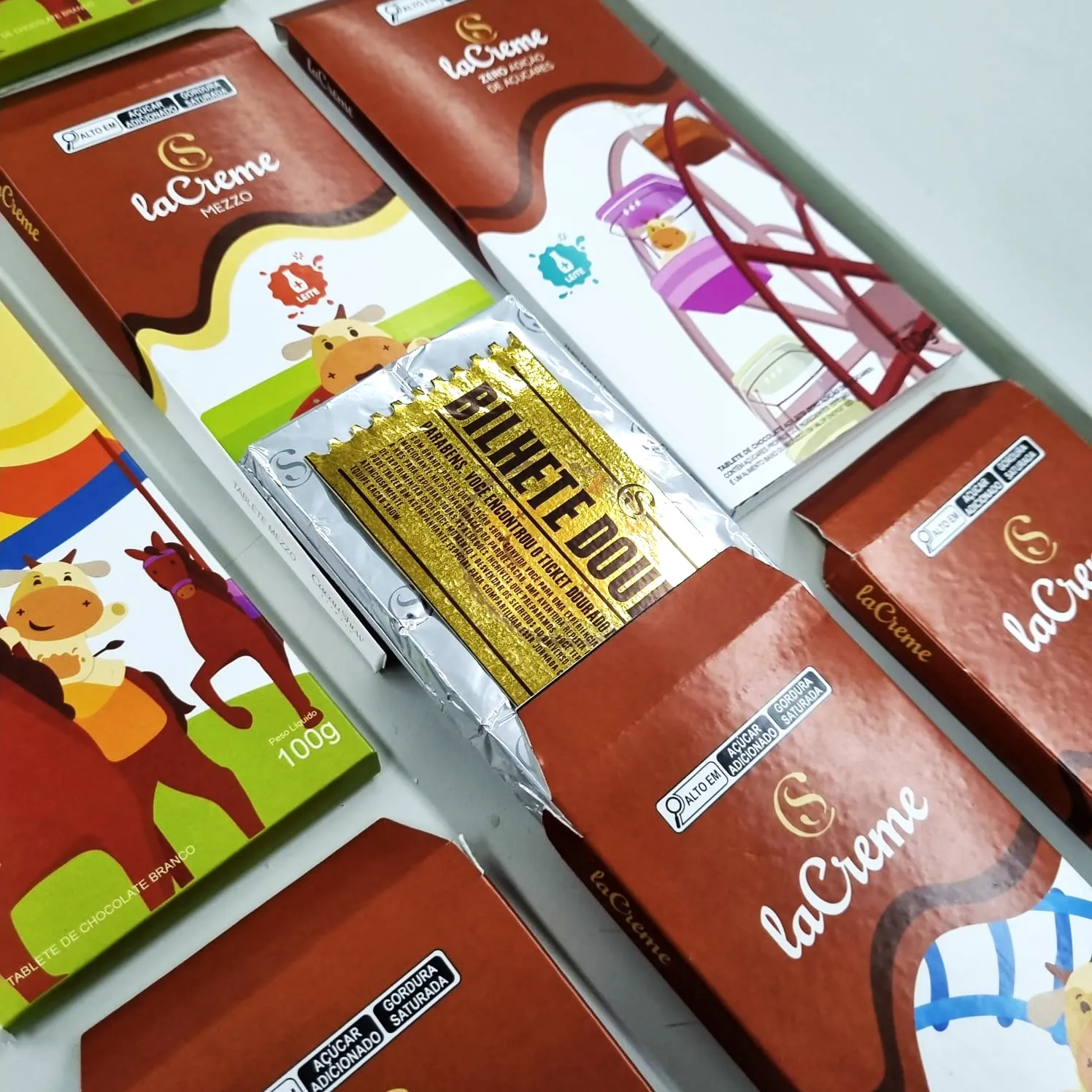 Printed Cacau Parque packages with a golden ticket revealed inside