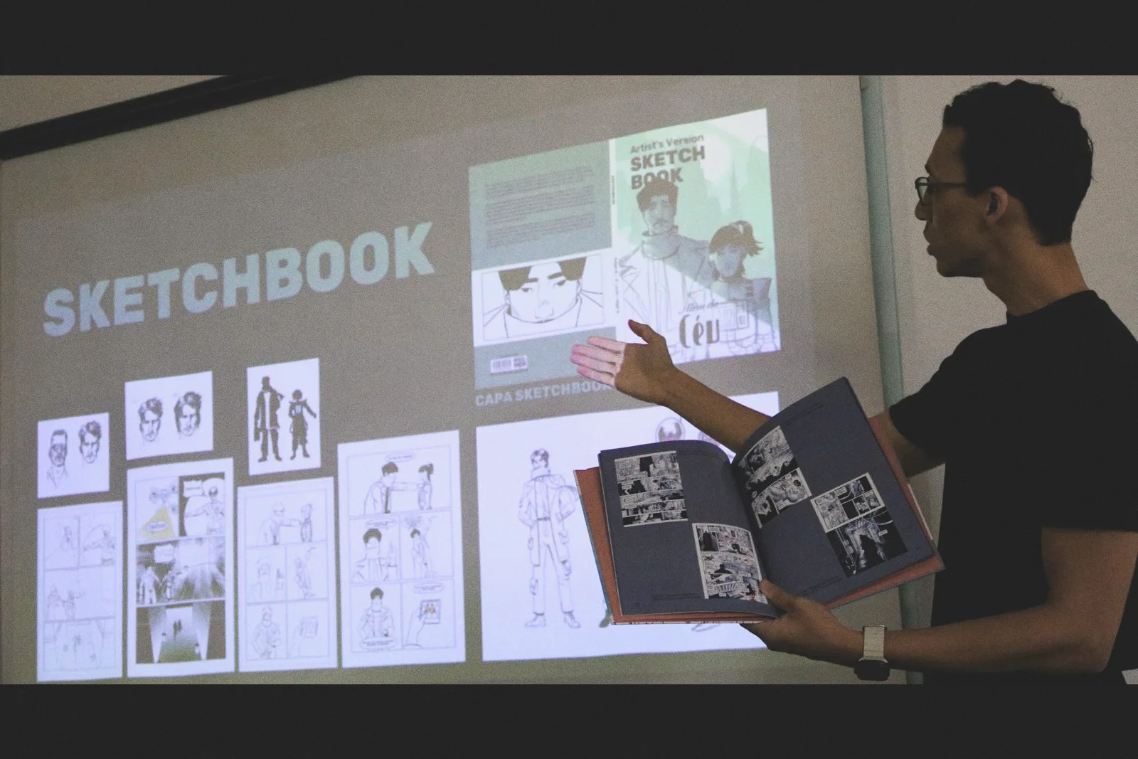 Higor presenting the Beyond the Sky sketchbook to the graduation panel