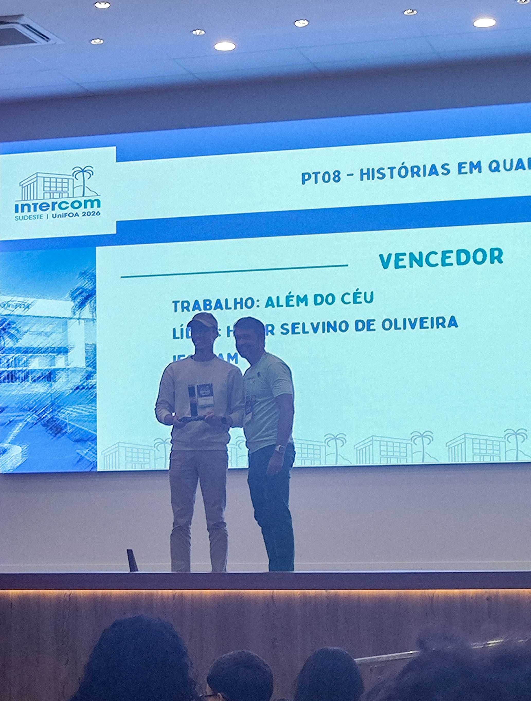 Beyond the Sky receiving the Expocom Sudeste award